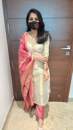 Women's temple wear image