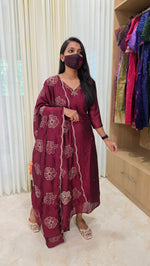 Aditi Ethnic set(Kurti+Dupatta)(13796)